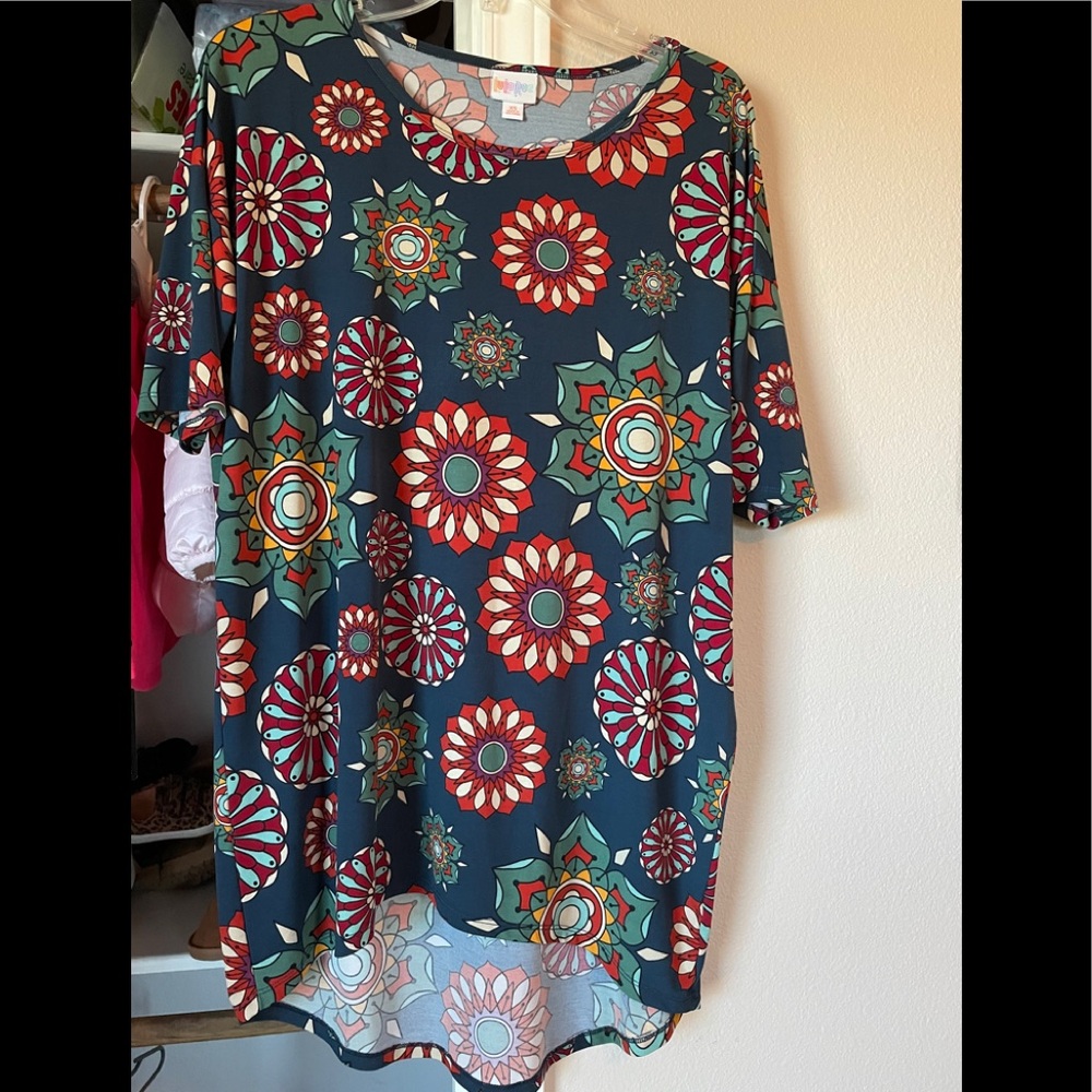 LulaRoe Irma tunic